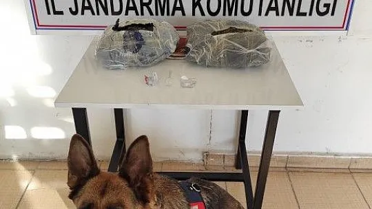 El çantasında 2 kilo 150 gram esrar ele geçirildi