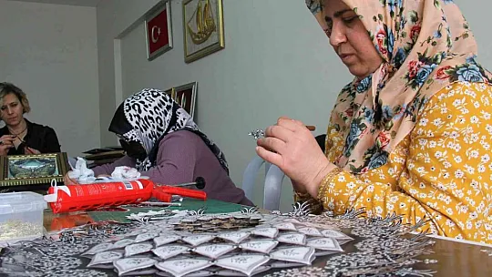 Elazığ'da el sanatları kursu kadınlara hem terapi hem de gelir kaynağı oldu