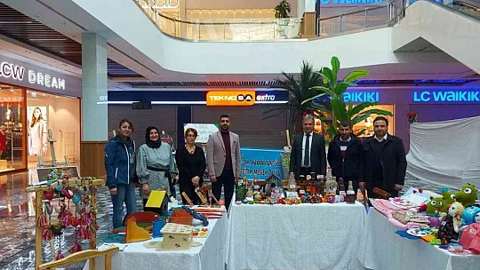 Engelli öğrencilerin yaptığı eserler sergilendi