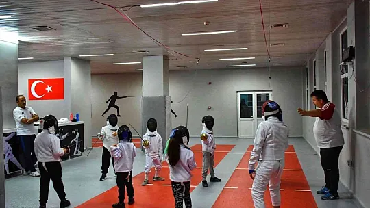 Yeniden dizayn edilen eskrim salonunda antrenmanlar başladı