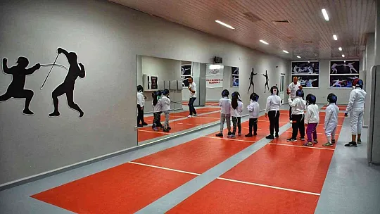 Yeniden dizayn edilen eskrim salonunda antrenmanlar başladı