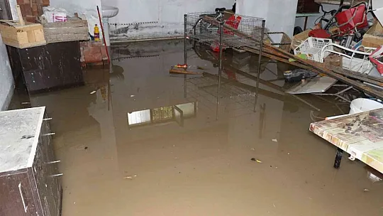 Kısa süreli yağmur Elazığ'ı felç etti