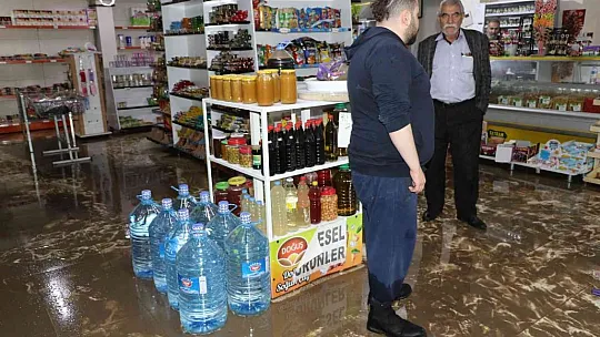 Kısa süreli yağmur Elazığ'ı felç etti
