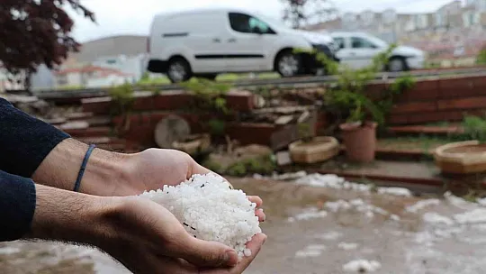 Kısa süreli yağmur Elazığ'ı felç etti