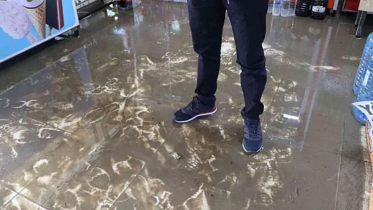 Kısa süreli yağmur Elazığ'ı felç etti