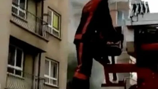 Yanan ev kullanılamaz hale geldi
