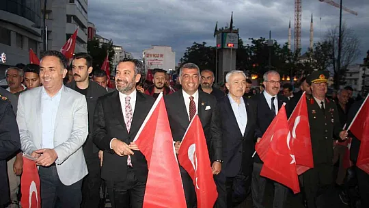 19 Mayıs'ın 103. yıl dönümü, fener alayı yürüyüşüyle kutlandı