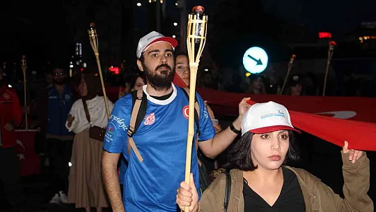 19 Mayıs'ın 103. yıl dönümü, fener alayı yürüyüşüyle kutlandı