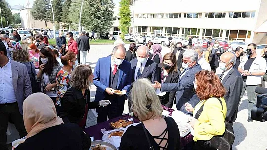 Fırat Üniversitesi Kadın Kolları tarafından hayır çadırı açıldı
