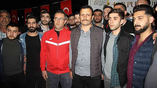 Elazığlılardan muhteşem 'zöhör halayı'