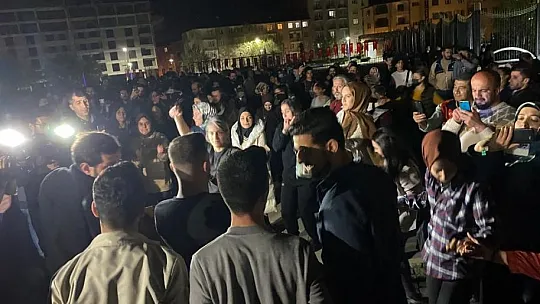 Elazığlılardan muhteşem 'zöhör halayı'