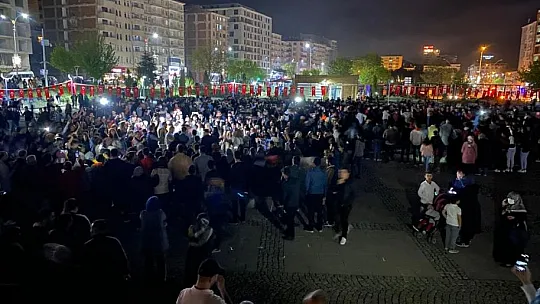 Elazığlılardan muhteşem 'zöhör halayı'