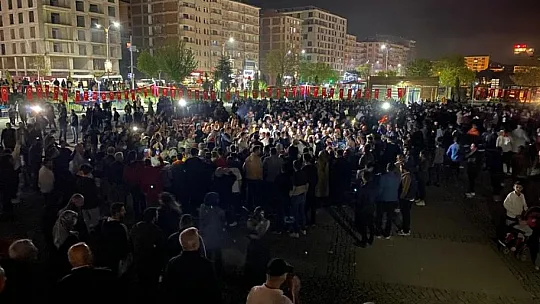 Elazığlılardan muhteşem 'zöhör halayı'