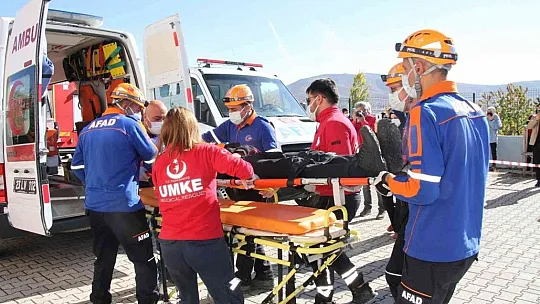 Deprem ve yangın tatbikatı, gerçeğini aratmadı