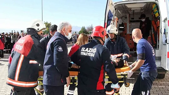 Deprem ve yangın tatbikatı, gerçeğini aratmadı