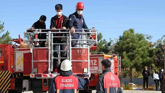 Deprem ve yangın tatbikatı, gerçeğini aratmadı