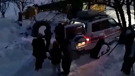 Arıcak'ta hasta vatandaşın yardımına paletli ambulans yetişti