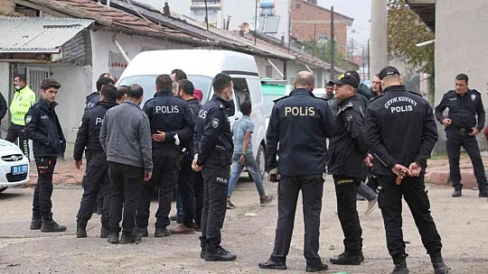 Elazığ'da silahlı, kılıçlı, bijonlu kavga!