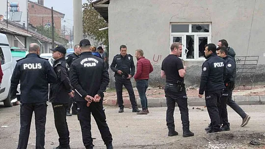 Elazığ'da silahlı, kılıçlı, bijonlu kavga!