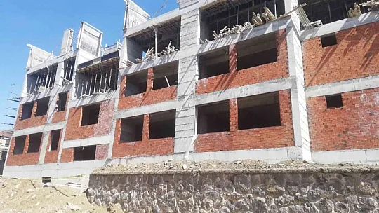 İnşaatın 3. katından düşen Suriye uyruklu işçi yaralandı