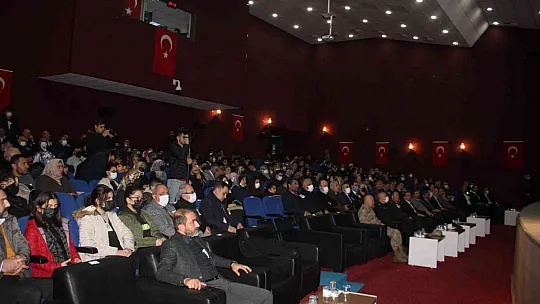 Elazığlı öğrencilerden 12 Mart'a özel anlamlı program