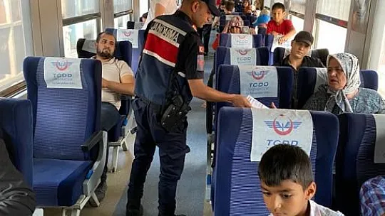 Elazığ'da jandarma ekipleri vatandaşları uyuşturucuya karşı bilgilendirdi
