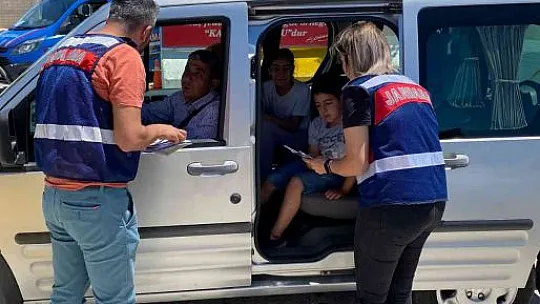 Elazığ'da jandarma ekipleri vatandaşları uyuşturucuya karşı bilgilendirdi