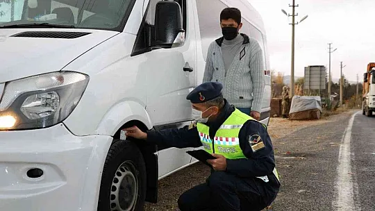 Jandarma ekiplerinden kış lastiği denetimi
