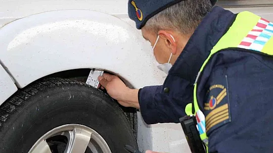 Jandarma ekiplerinden kış lastiği denetimi