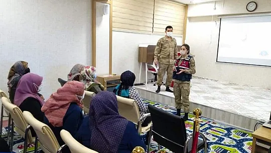 Elazığ İl Jandarma bilgilendirmeye devam ediyor