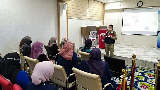 Elazığ İl Jandarma bilgilendirmeye devam ediyor