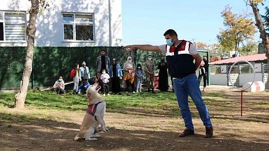 Elazığ jandarması, kanserle savaşan minik savaşçıları ağırladı