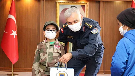 Elazığ jandarması, kanserle savaşan minik savaşçıları ağırladı