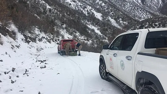 Elazığ jandarması, yaban hayatı için doğaya yem bıraktı