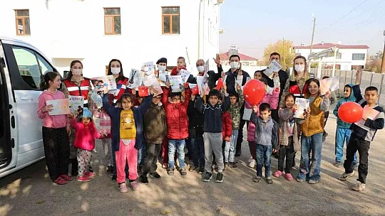 Jandarmadan 20 Kasım Dünya Çocuk Hakları Gününde anlamlı etkinlik