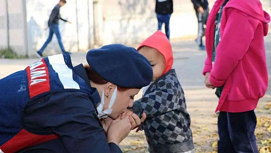 Jandarmadan 20 Kasım Dünya Çocuk Hakları Gününde anlamlı etkinlik