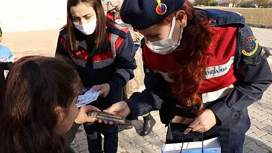 Jandarmadan 20 Kasım Dünya Çocuk Hakları Gününde anlamlı etkinlik