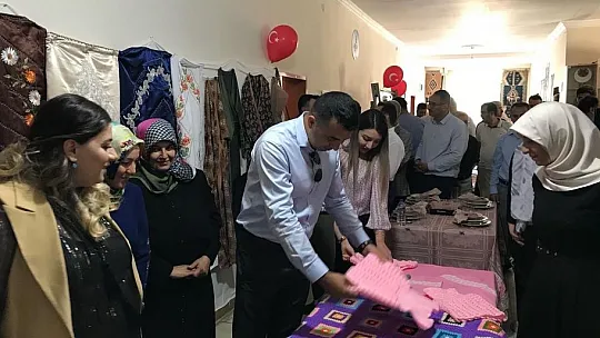 Kadınların el emeği göz nuru ürünleri görücüye çıktı
