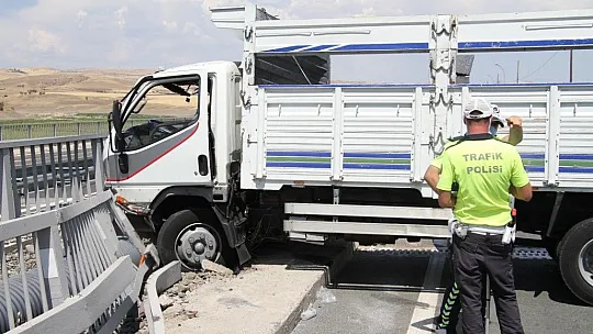 Gülüşkür Köprüsünde kaza