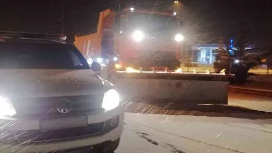 Kar yağışıyla birlikte Elazığ'daki ekipler seferber oldu