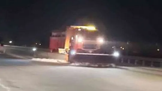Kar yağışıyla birlikte Elazığ'daki ekipler seferber oldu