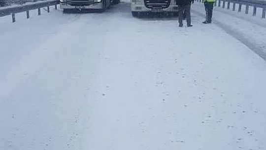 Kar yağışıyla birlikte Elazığ'daki ekipler seferber oldu