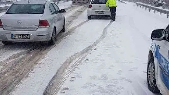 Kar yağışıyla birlikte Elazığ'daki ekipler seferber oldu