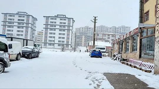 Kar yağışı Elazığ ve çevresinde aralıklarla etkisini gösteriyor