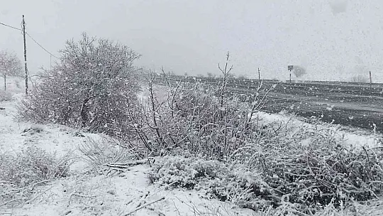 Kar yağışı Elazığ ve çevresinde aralıklarla etkisini gösteriyor