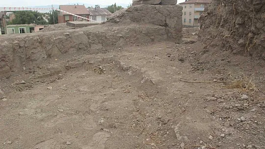 Elazığ'da kentsel dönüşüm kazısında Osmanlı dönemine ait kilise bulundu