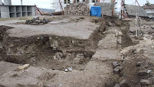 Kentsel dönüşüm kazılarında bulunan kilise gün yüzüne çıkıyor