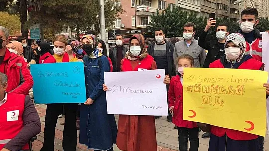 Kızılay Haftası yürüyüşü Elazığ'da gerçekleştirildi