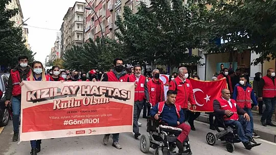 Kızılay Haftası yürüyüşü Elazığ'da gerçekleştirildi