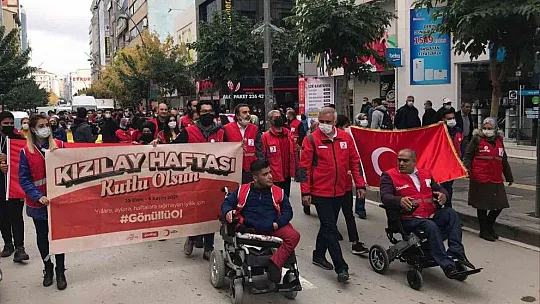 Kızılay Haftası yürüyüşü Elazığ'da gerçekleştirildi